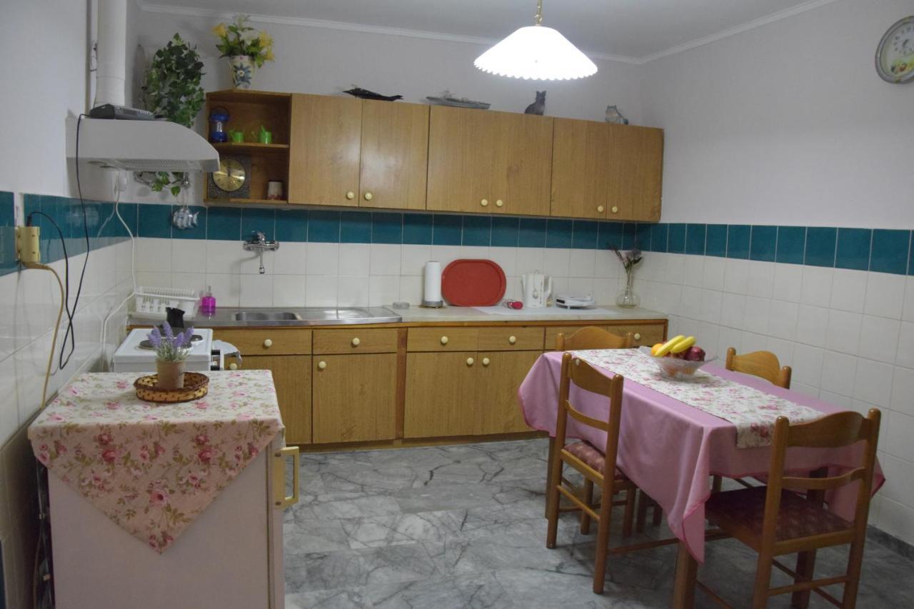 Kalamata home, Agia triada Bagian luar foto